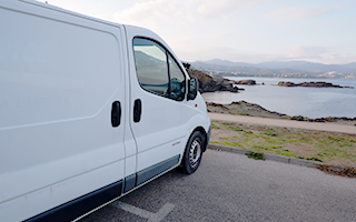Renault Trafic camper de alquiler en Palau-solità i Plegamans
